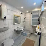 Helles, Gepflegtes Souterrain In Ruhiger Lage Apartment *