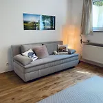 Helles, Gepflegtes Souterrain In Ruhiger Lage Apartment *
