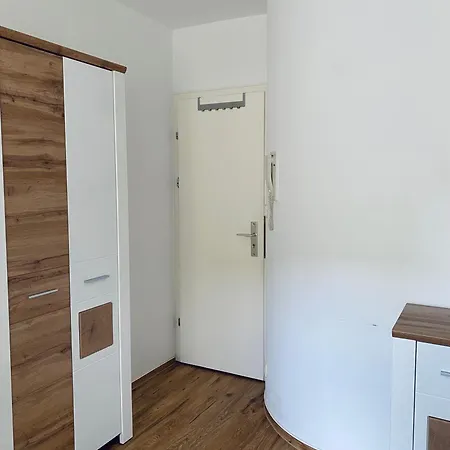 Apartment Helles, Gepflegtes Souterrain In Ruhiger Lage Düsseldorf