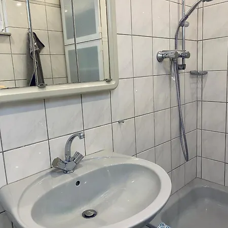 Apartment Helles, Gepflegtes Souterrain In Ruhiger Lage