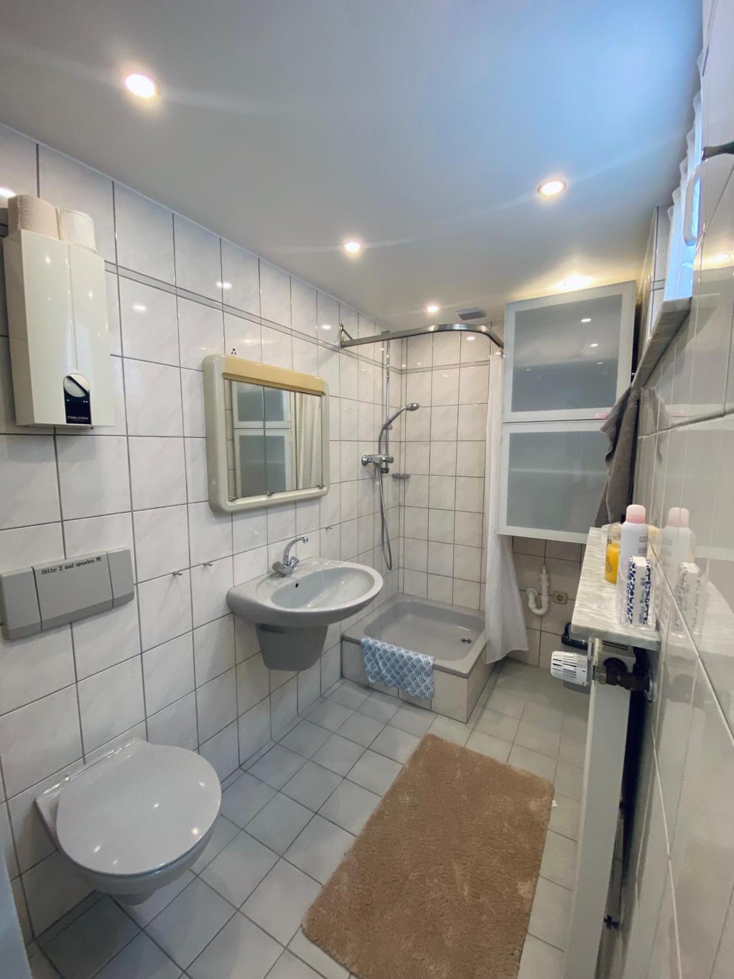 Helles, Gepflegtes Souterrain In Ruhiger Lage Apartment *