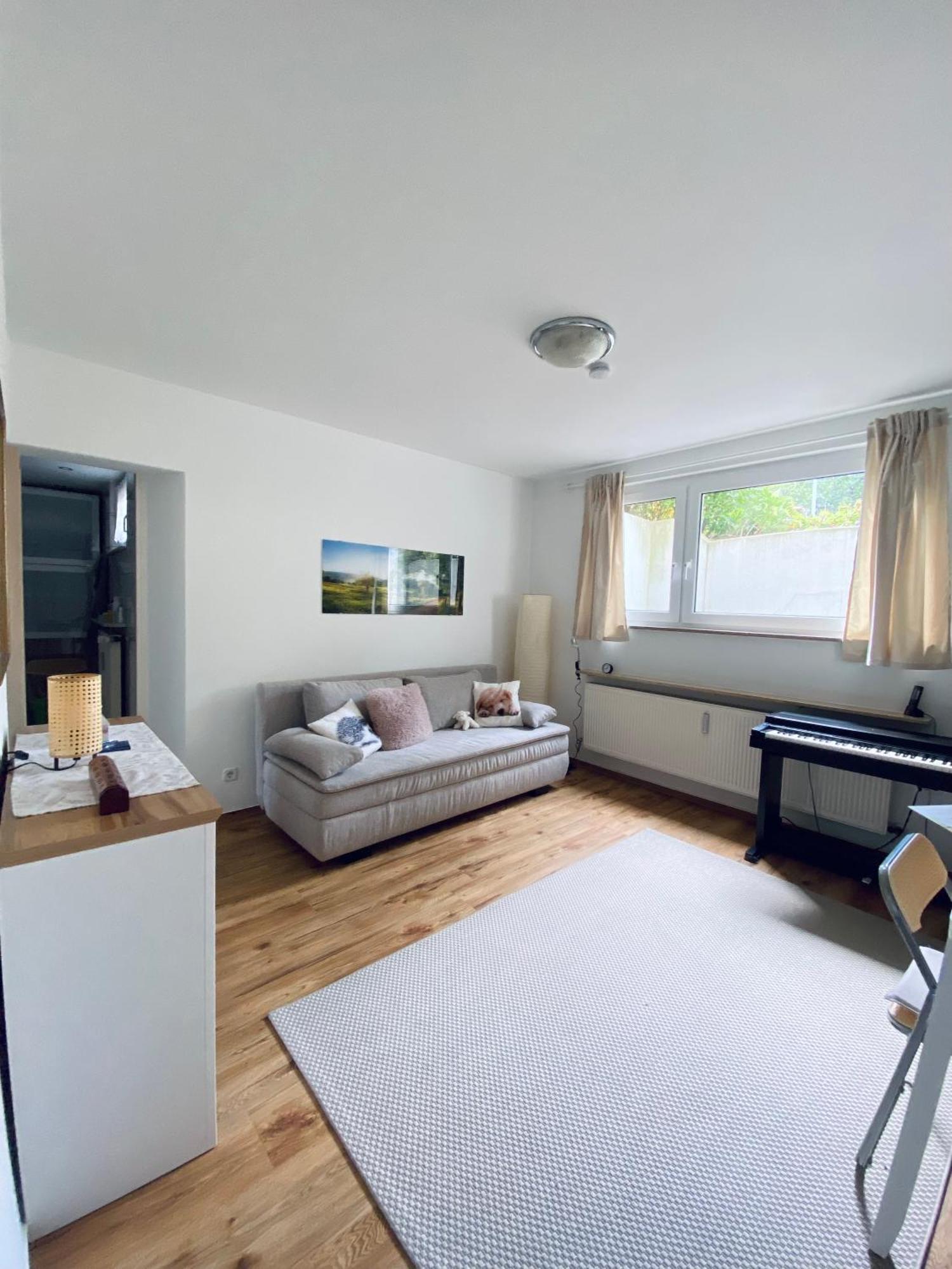 Helles, Gepflegtes Souterrain In Ruhiger Lage