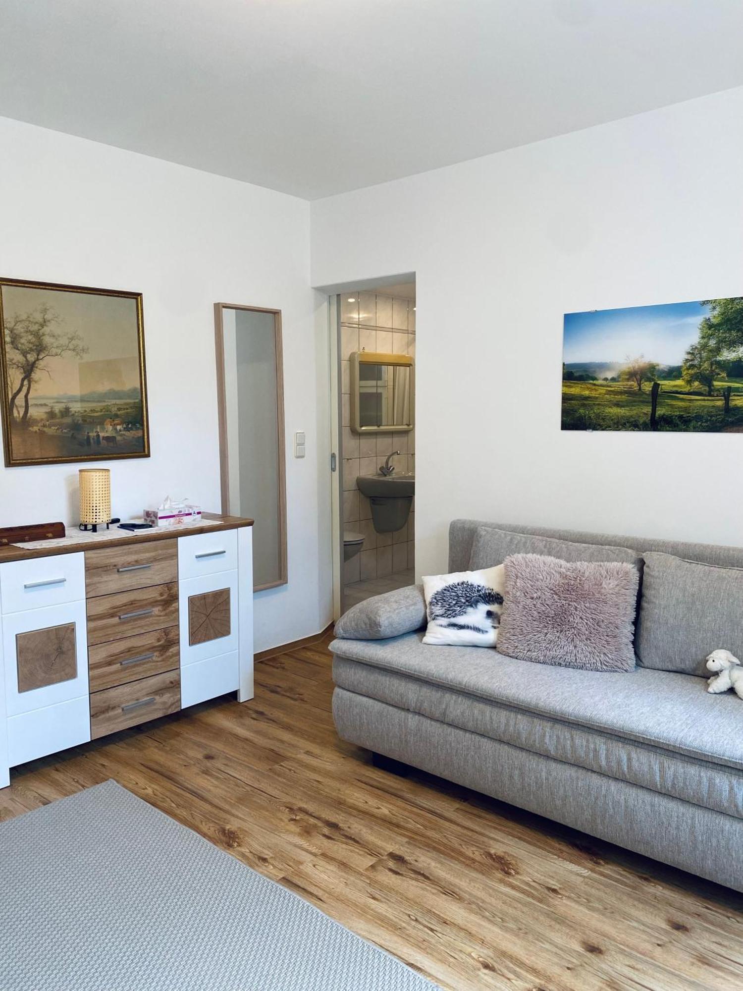 Helles, Gepflegtes Souterrain In Ruhiger Lage Apartment