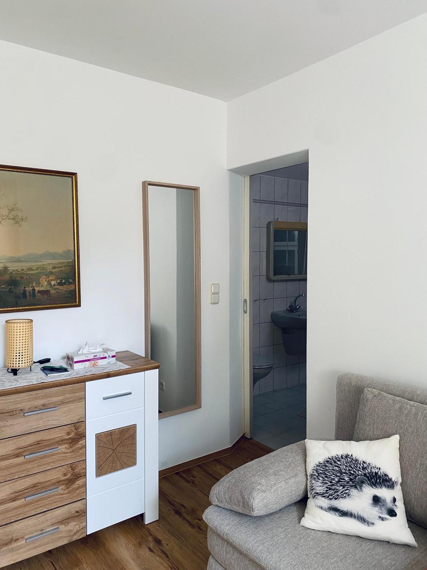 Apartment Helles, Gepflegtes Souterrain In Ruhiger Lage