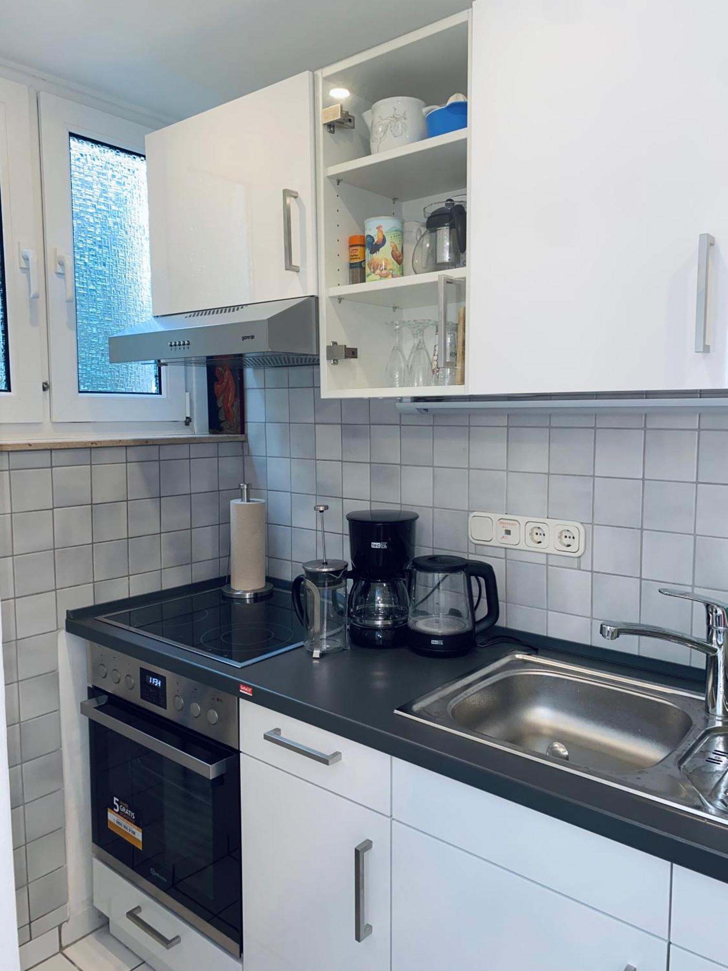 Helles, Gepflegtes Souterrain In Ruhiger Lage Dusseldorf