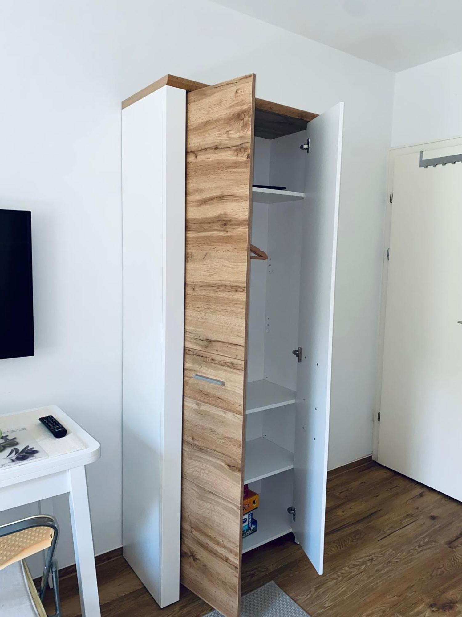 Helles, Gepflegtes Souterrain In Ruhiger Lage * Dusseldorf