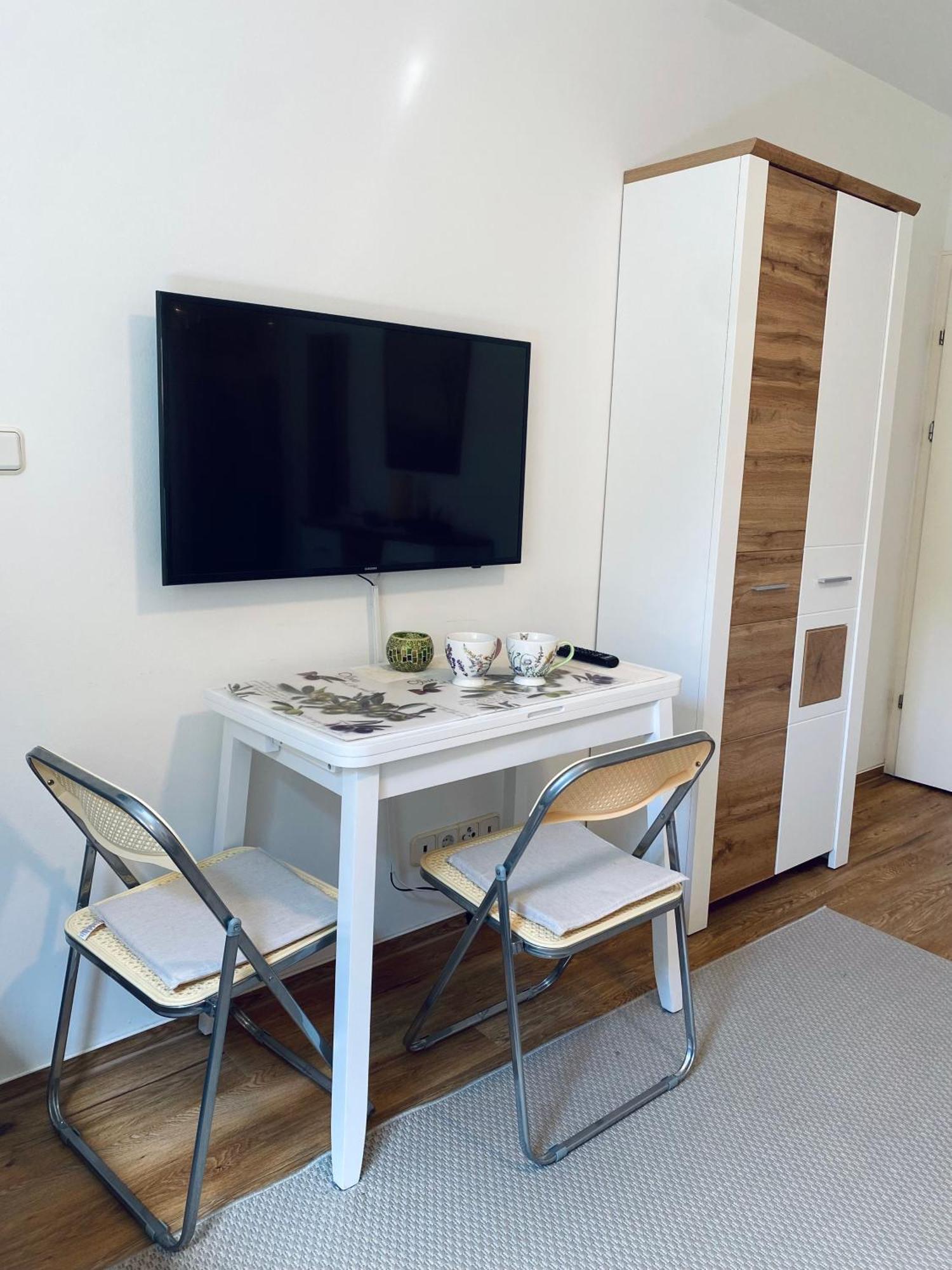 Helles, Gepflegtes Souterrain In Ruhiger Lage *